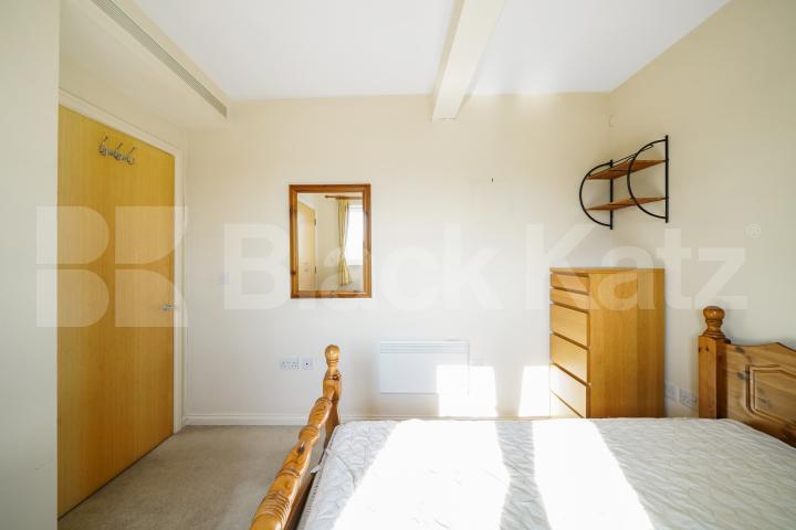 Superbly located penthouse, Inclusive of water rates & Parking Longstone Court Great Dover Steet, London Bridge